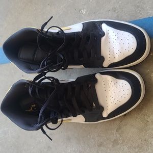 Men's Jordan 1 Mids (Pollen)